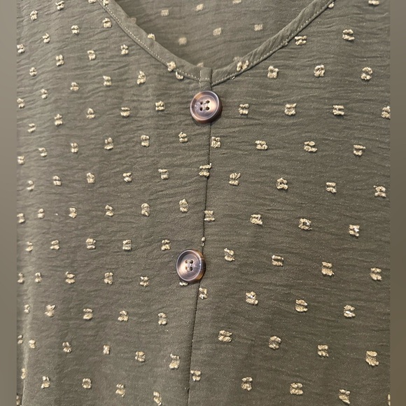 Green Blouse - Picture 4 of 4